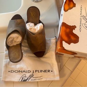 DONALD J PLINER SANDALS